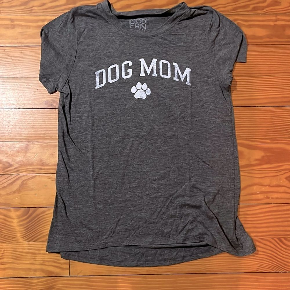Graphic Tee “Dog Mom”